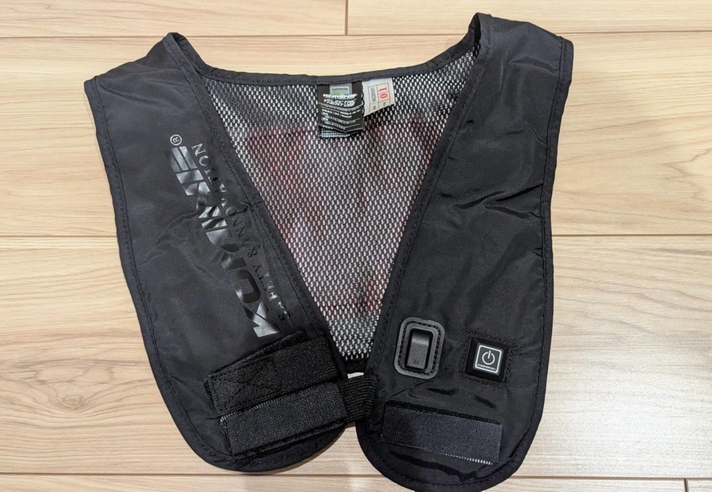 超薄型電熱ベスト。寒いかなと少しでも感じそうならとりあえず身につけています。