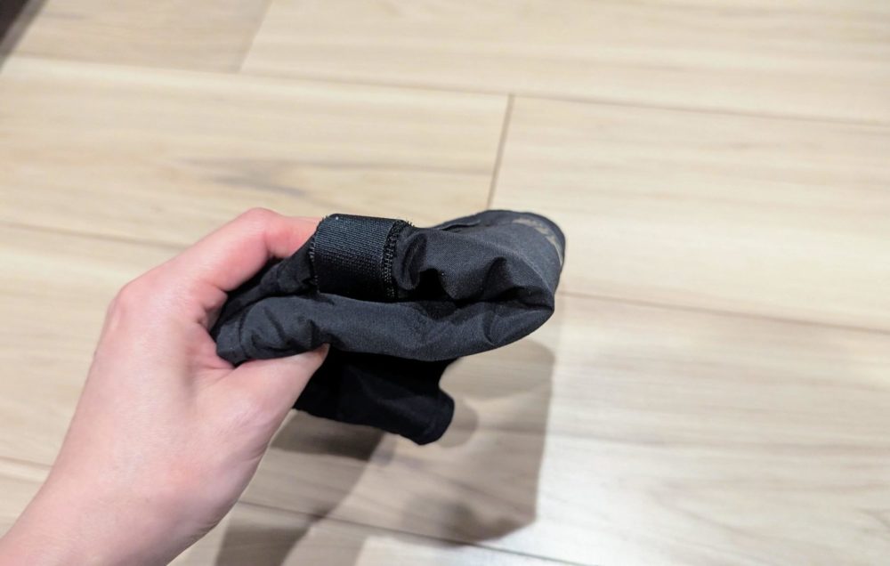 コミネ電熱ベストはたたむととても小さくなります。