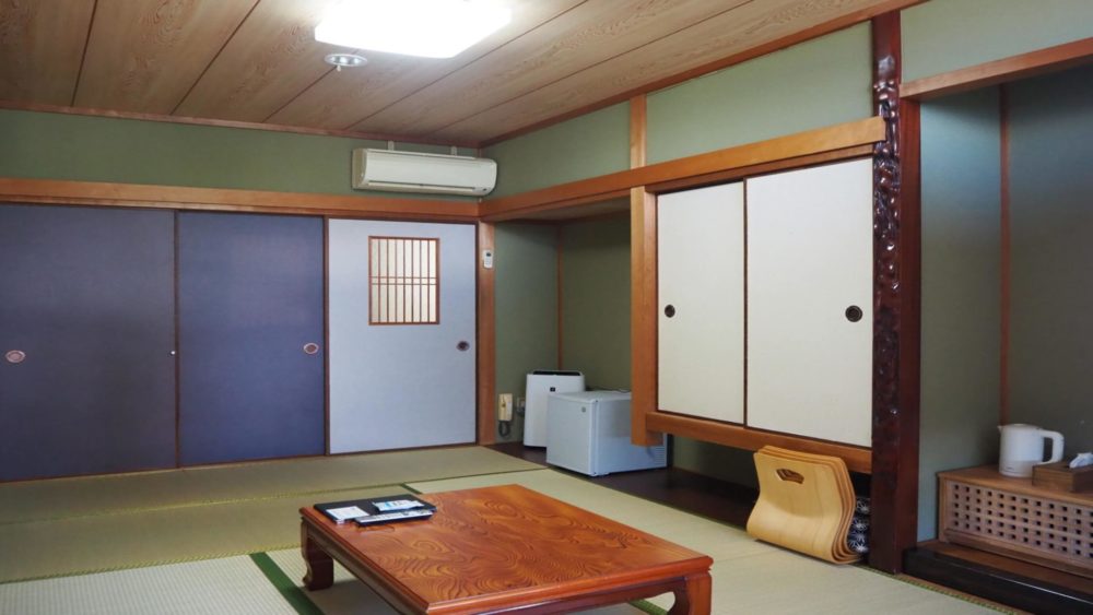 ビューロッジ琵琶の和室の様子。落ち着きある趣です。