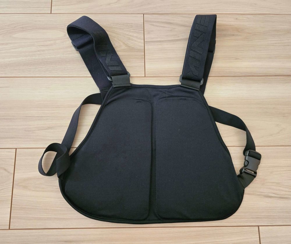 街乗り用には、コミネ胸部プロテクター(SK-800) を使用。中にソフトプロテクターを入れています。